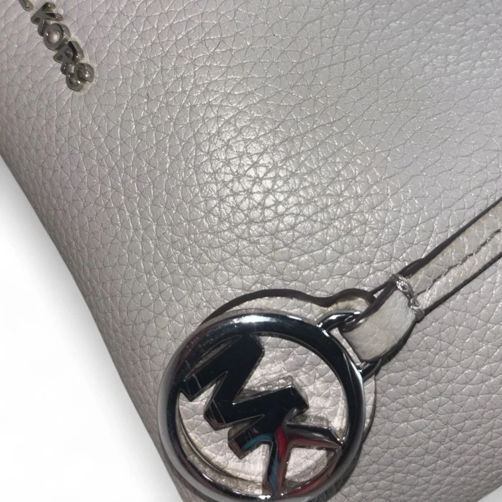 Michael Kors Jet Set Medium Pebbled Leather Chain Shoulder Bag.